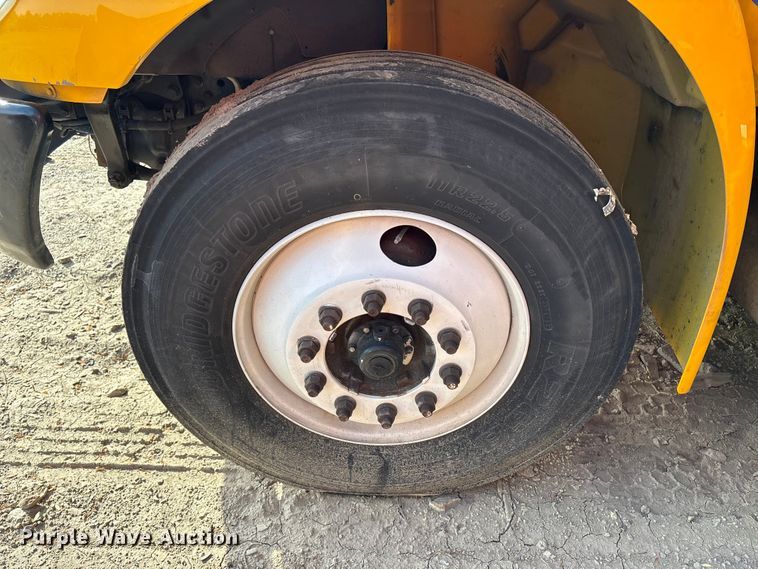 image for item YA2126 2019 International 4300 box truck