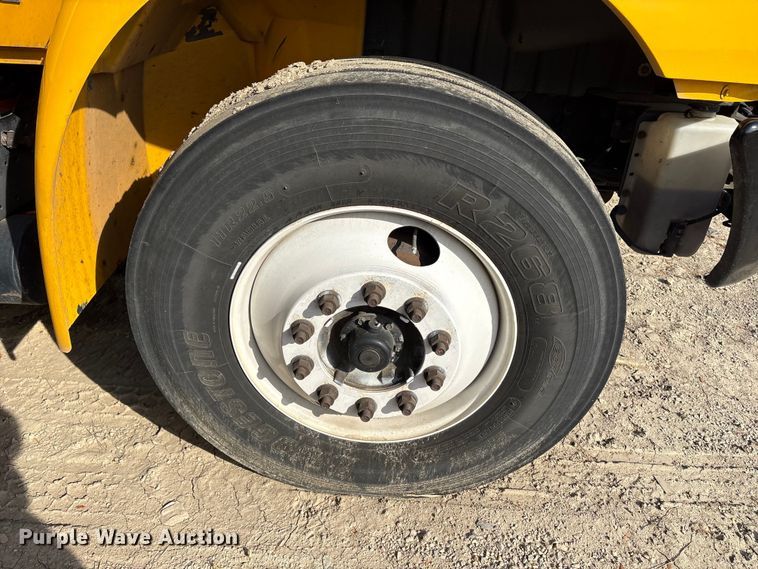 image for item YA2126 2019 International 4300 box truck