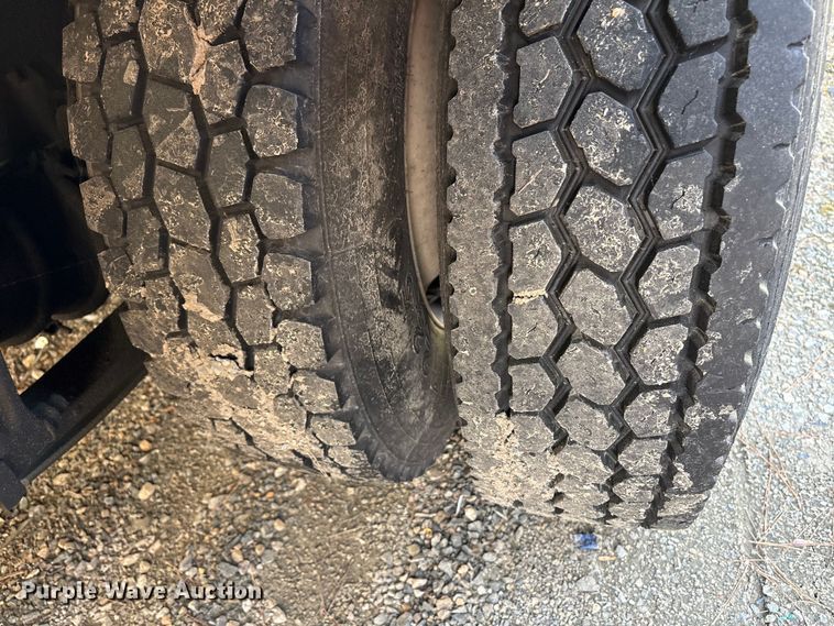image for item YA2126 2019 International 4300 box truck
