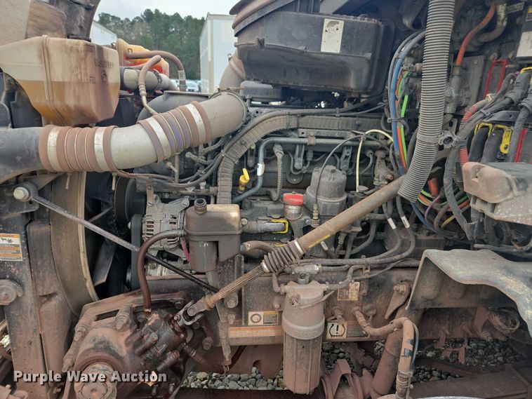 image for item YA2141 2022 Peterbilt 579 semi truck