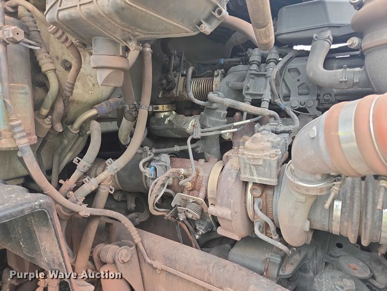 image for item YA2141 2022 Peterbilt 579 semi truck