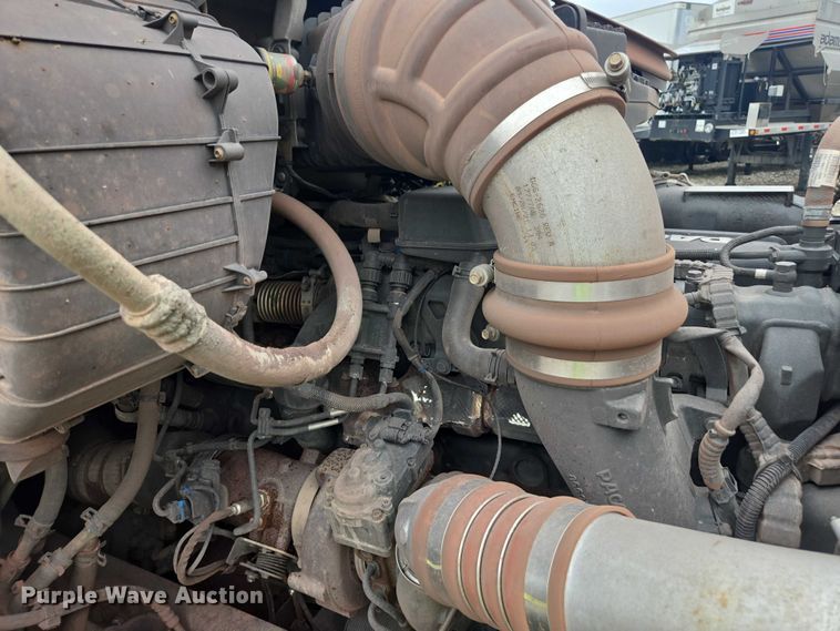 image for item YA2141 2022 Peterbilt 579 semi truck