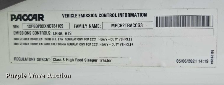 image for item YA2141 2022 Peterbilt 579 semi truck