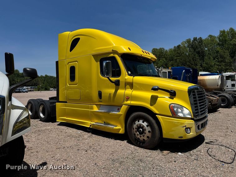 image for item YA2187 2018 Freightliner Cascadia semi truck