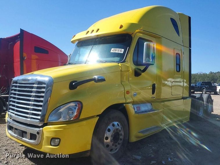 image for item YA2187 2018 Freightliner Cascadia semi truck