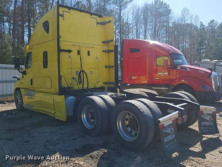 image for item YA2187 2018 Freightliner Cascadia semi truck