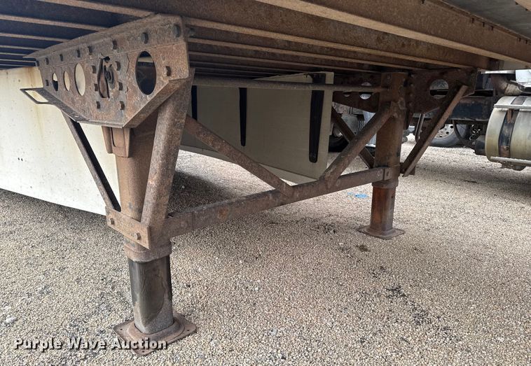 image for item YA2206 2009 Wabash Wabash National Corporation dry van trailer