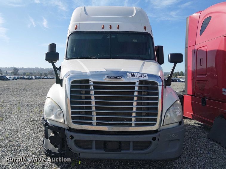 image for item YA2236 2018 Freightliner Cascadia semi truck