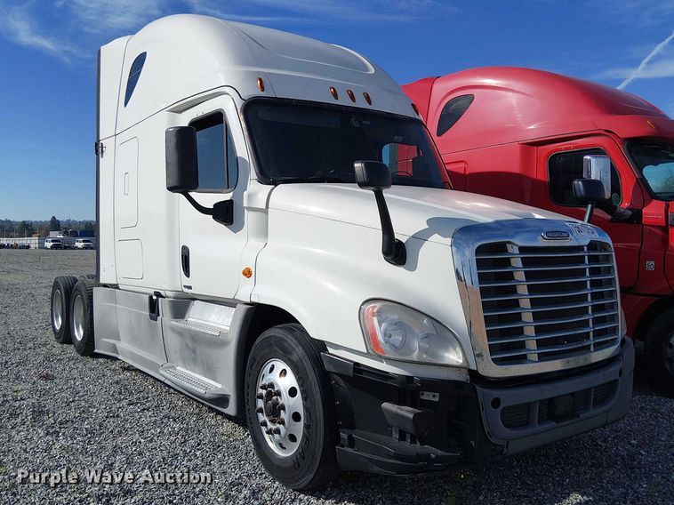 image for item YA2236 2018 Freightliner Cascadia semi truck