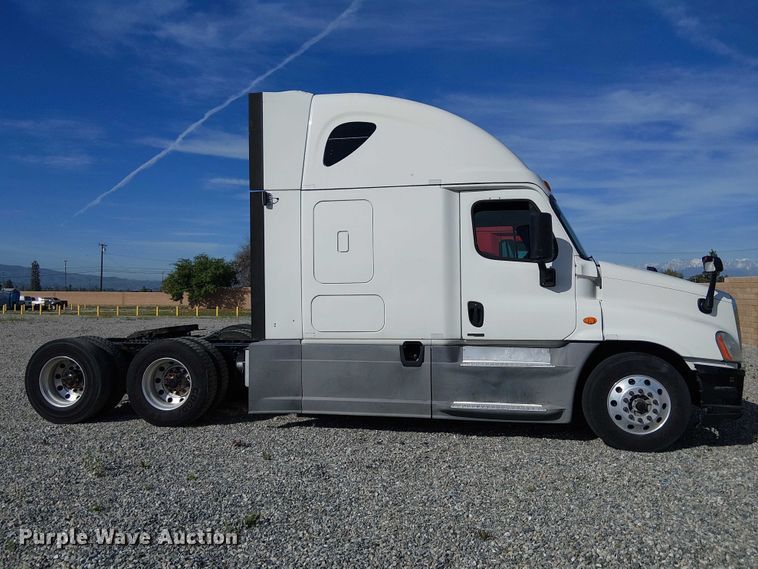 image for item YA2236 2018 Freightliner Cascadia semi truck