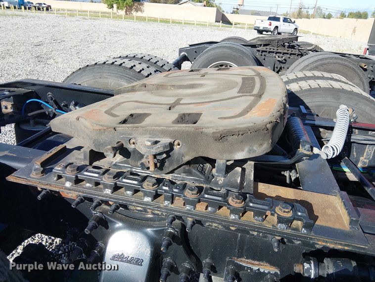 image for item YA2236 2018 Freightliner Cascadia semi truck
