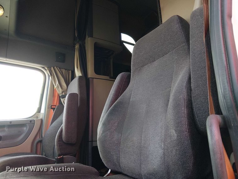 image for item YA2236 2018 Freightliner Cascadia semi truck