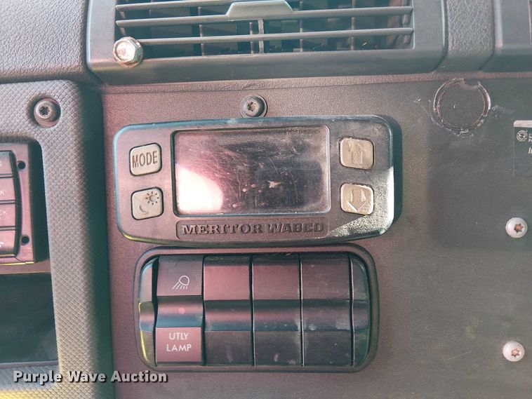 image for item YA2236 2018 Freightliner Cascadia semi truck