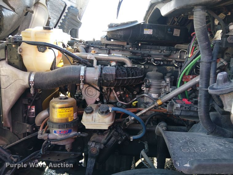 image for item YA2236 2018 Freightliner Cascadia semi truck