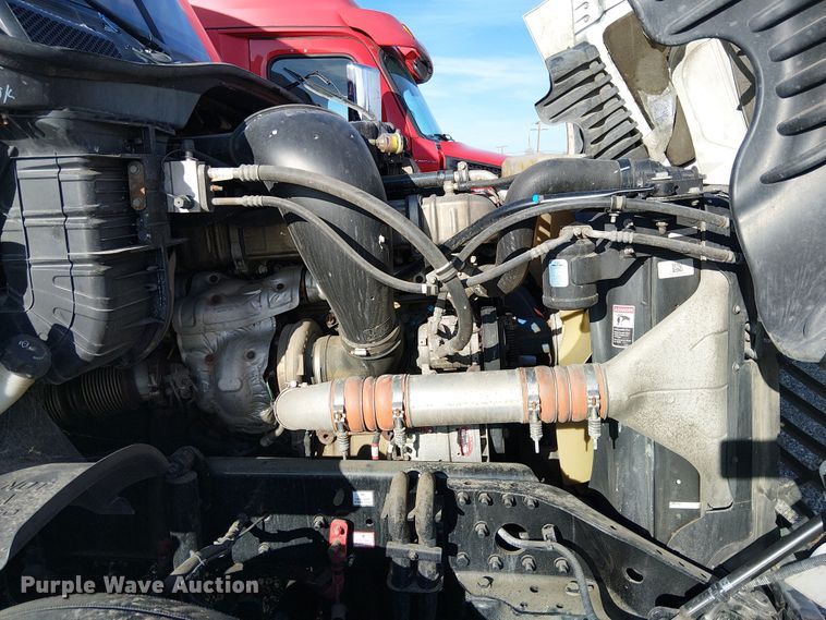 image for item YA2236 2018 Freightliner Cascadia semi truck