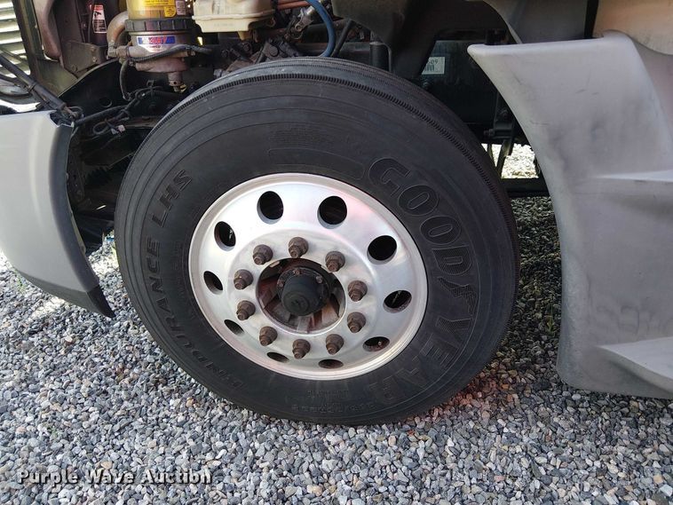 image for item YA2236 2018 Freightliner Cascadia semi truck