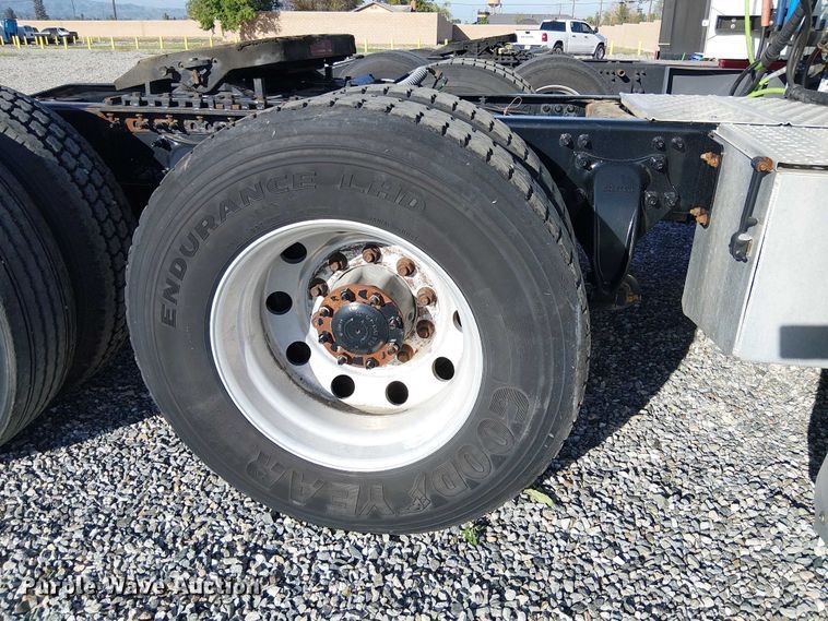 image for item YA2236 2018 Freightliner Cascadia semi truck