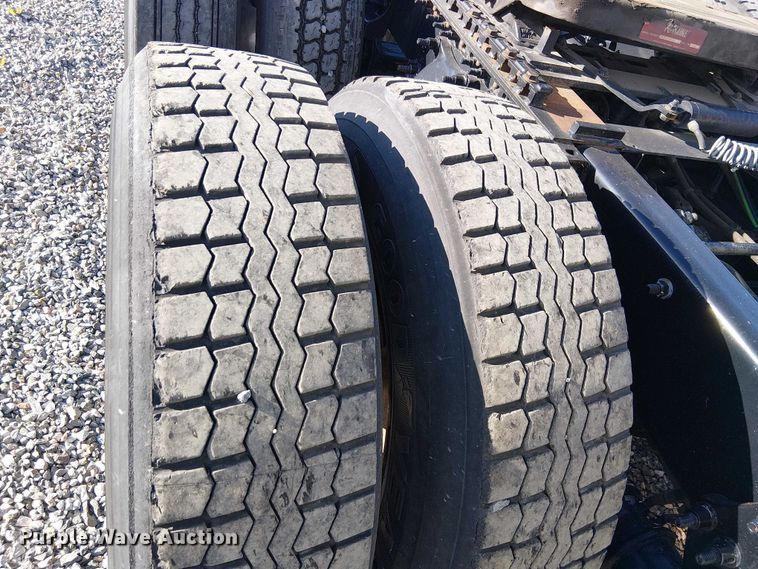 image for item YA2236 2018 Freightliner Cascadia semi truck