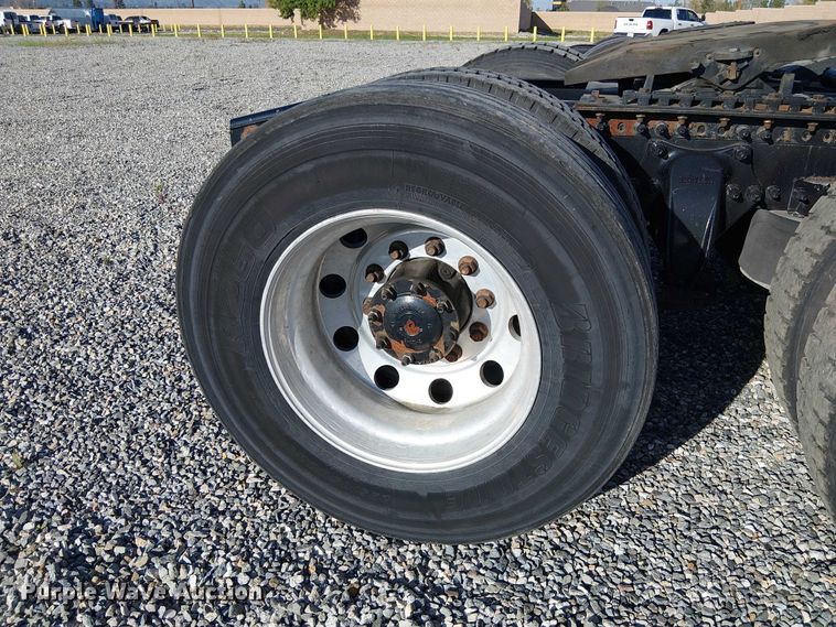 image for item YA2236 2018 Freightliner Cascadia semi truck