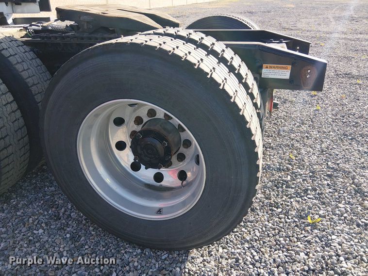 image for item YA2236 2018 Freightliner Cascadia semi truck