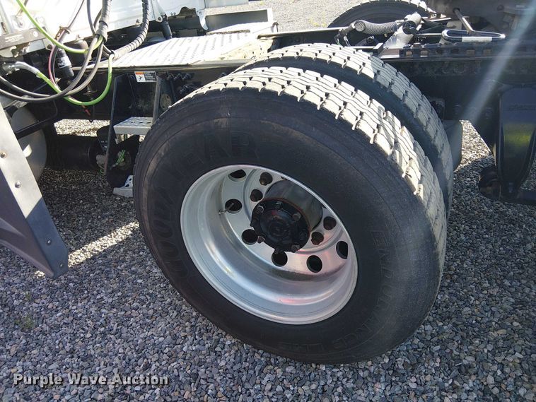 image for item YA2236 2018 Freightliner Cascadia semi truck