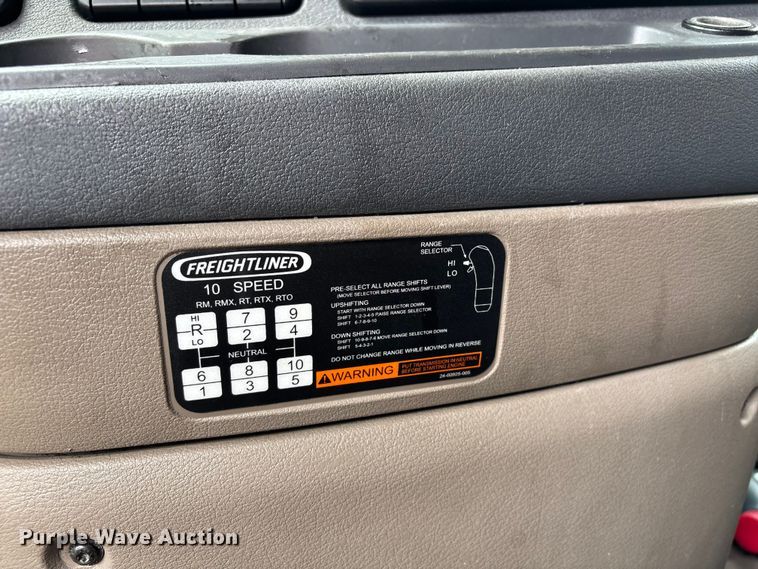image for item YA2417 2017 Freightliner Cascadia semi truck