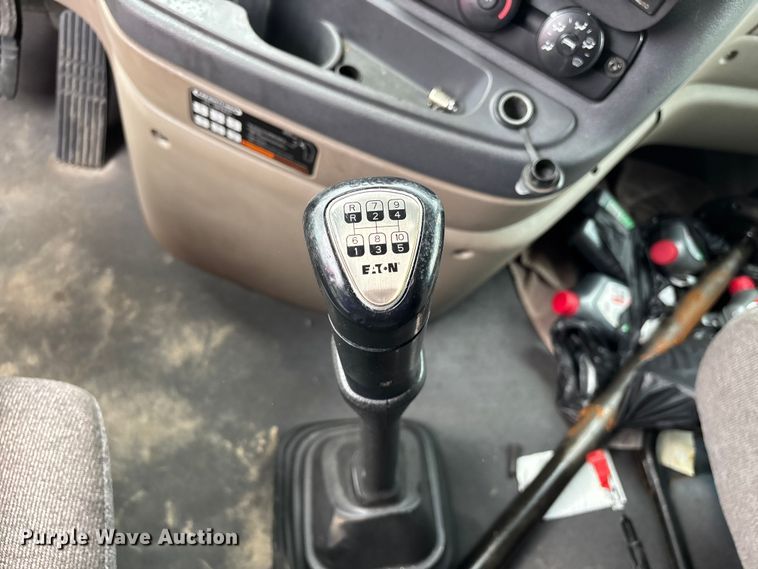 image for item YA2417 2017 Freightliner Cascadia semi truck