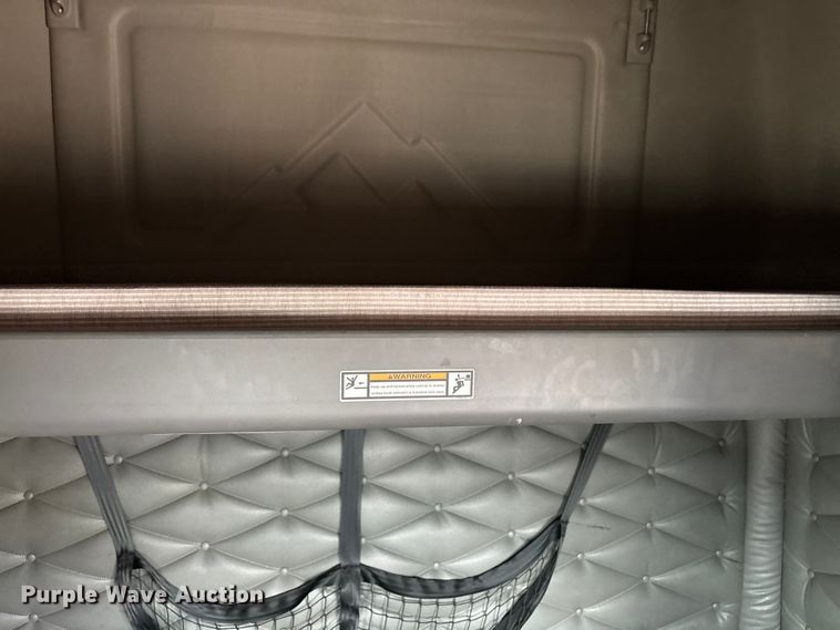 image for item YA2417 2017 Freightliner Cascadia semi truck