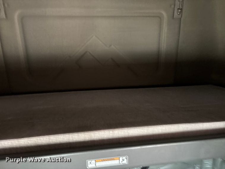 image for item YA2417 2017 Freightliner Cascadia semi truck