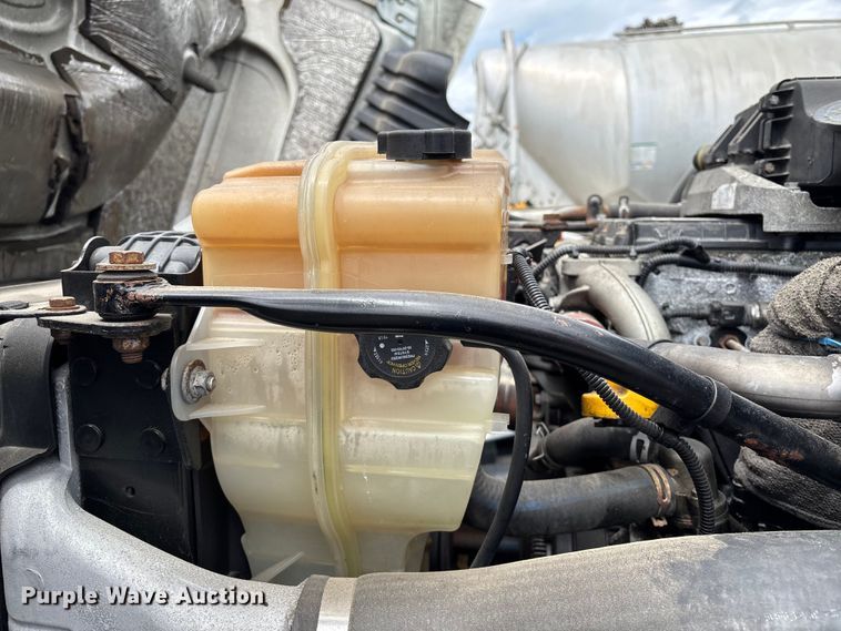image for item YA2417 2017 Freightliner Cascadia semi truck