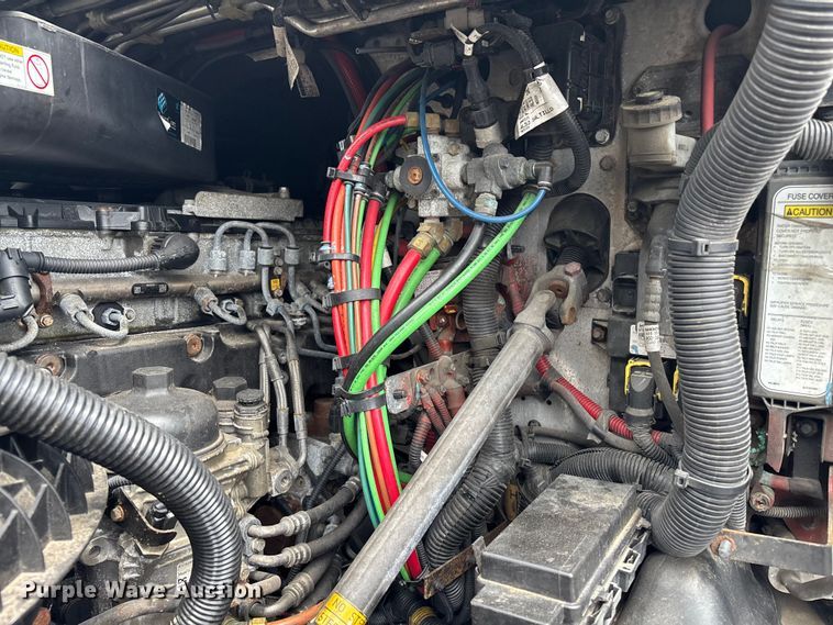 image for item YA2417 2017 Freightliner Cascadia semi truck