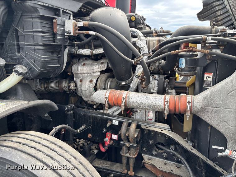image for item YA2417 2017 Freightliner Cascadia semi truck