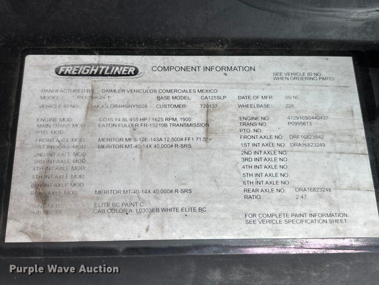 image for item YA2417 2017 Freightliner Cascadia semi truck
