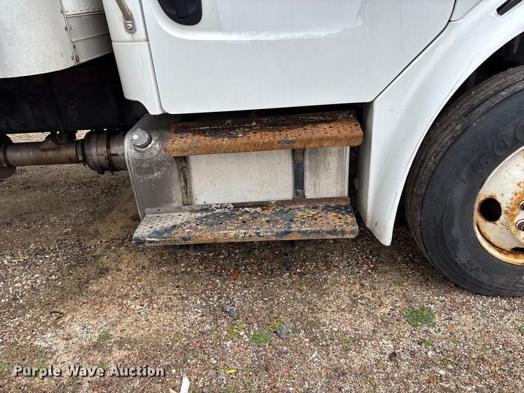 image for item YA2424 2016 Freightliner Business Class M2 box truck