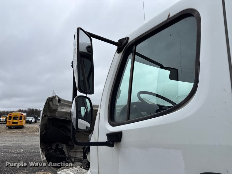 image for item YA2424 2016 Freightliner Business Class M2 box truck