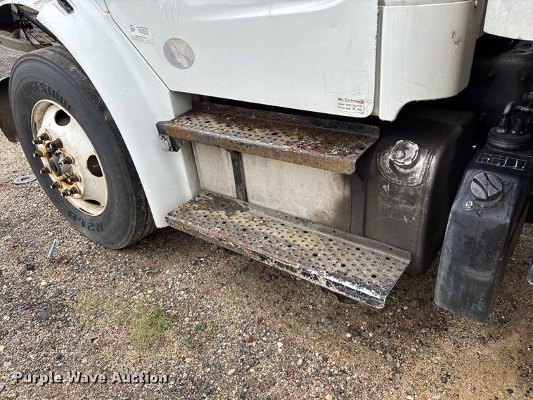 image for item YA2424 2016 Freightliner Business Class M2 box truck