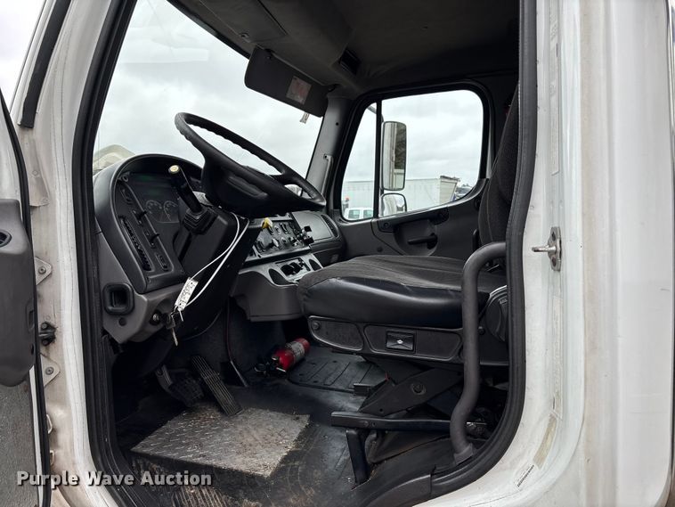 image for item YA2424 2016 Freightliner Business Class M2 box truck