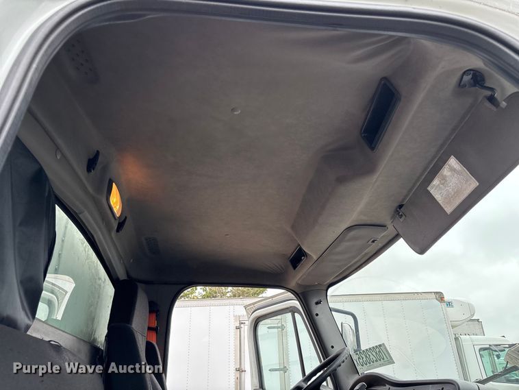 image for item YA2424 2016 Freightliner Business Class M2 box truck