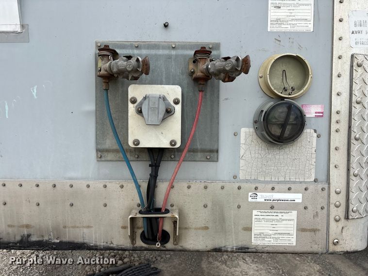 image for item YA2438 2014 Wabash 53' Van Trailer