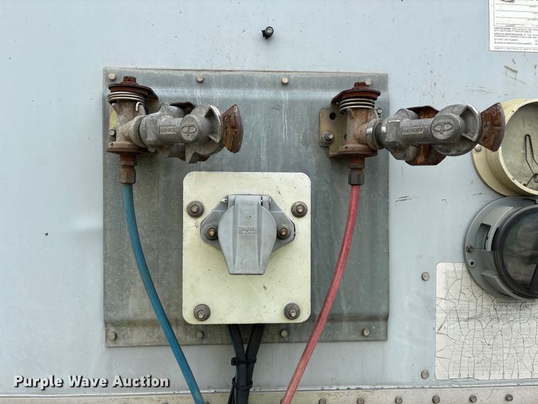 image for item YA2438 2014 Wabash 53' Van Trailer