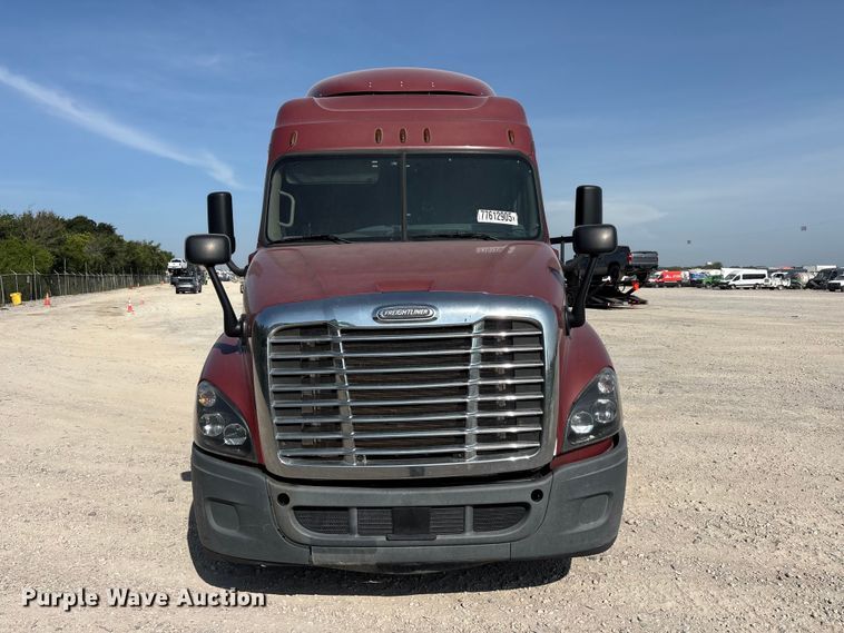 image for item YA2539 2018 Freightliner Cascadia semi truck