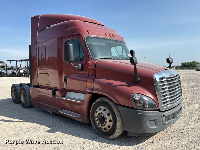 image for item YA2539 2018 Freightliner Cascadia semi truck