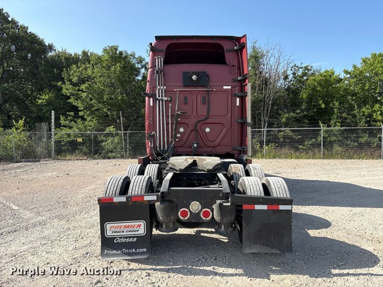 image for item YA2539 2018 Freightliner Cascadia semi truck