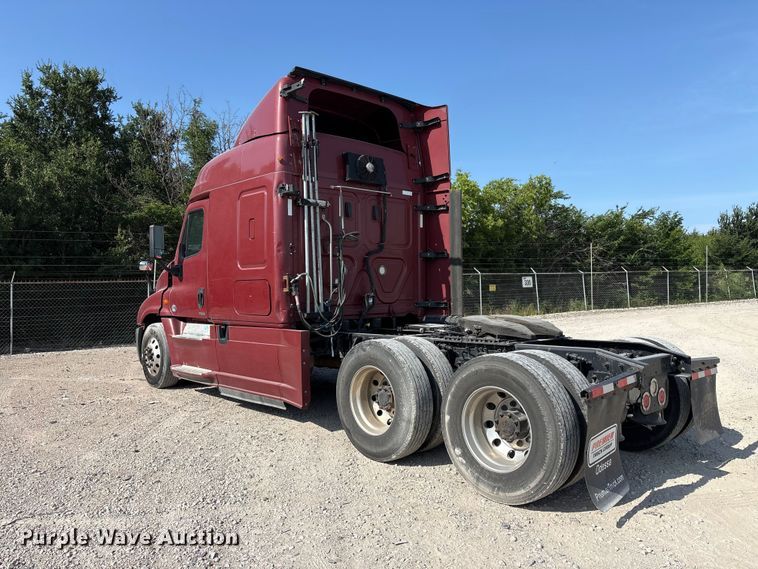 image for item YA2539 2018 Freightliner Cascadia semi truck
