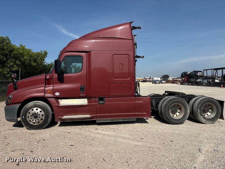 image for item YA2539 2018 Freightliner Cascadia semi truck