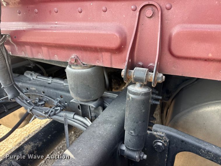 image for item YA2539 2018 Freightliner Cascadia semi truck