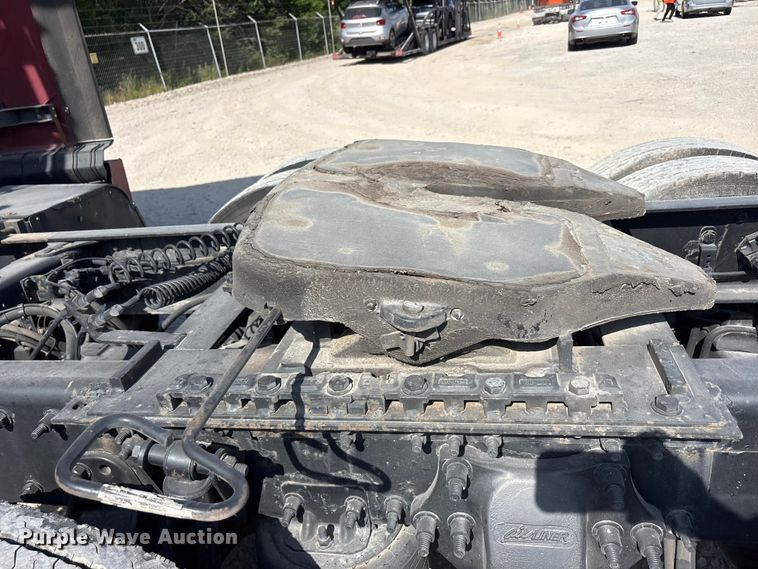 image for item YA2539 2018 Freightliner Cascadia semi truck