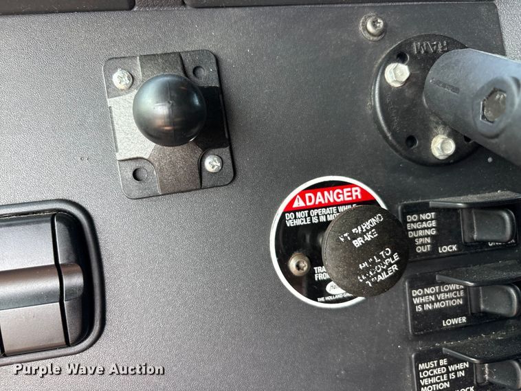 image for item YA2539 2018 Freightliner Cascadia semi truck
