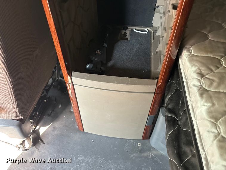 image for item YA2539 2018 Freightliner Cascadia semi truck