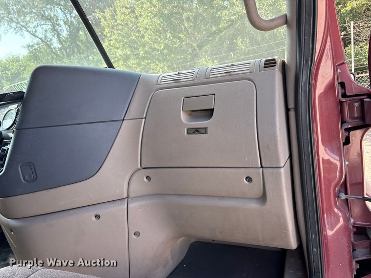 image for item YA2539 2018 Freightliner Cascadia semi truck